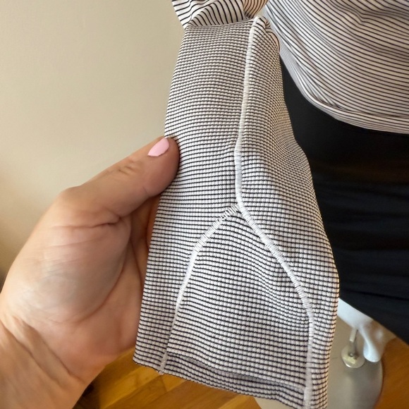 lululemon athletica Swiftly Crew in black and white stripe size 6 - Picture 11 of 11